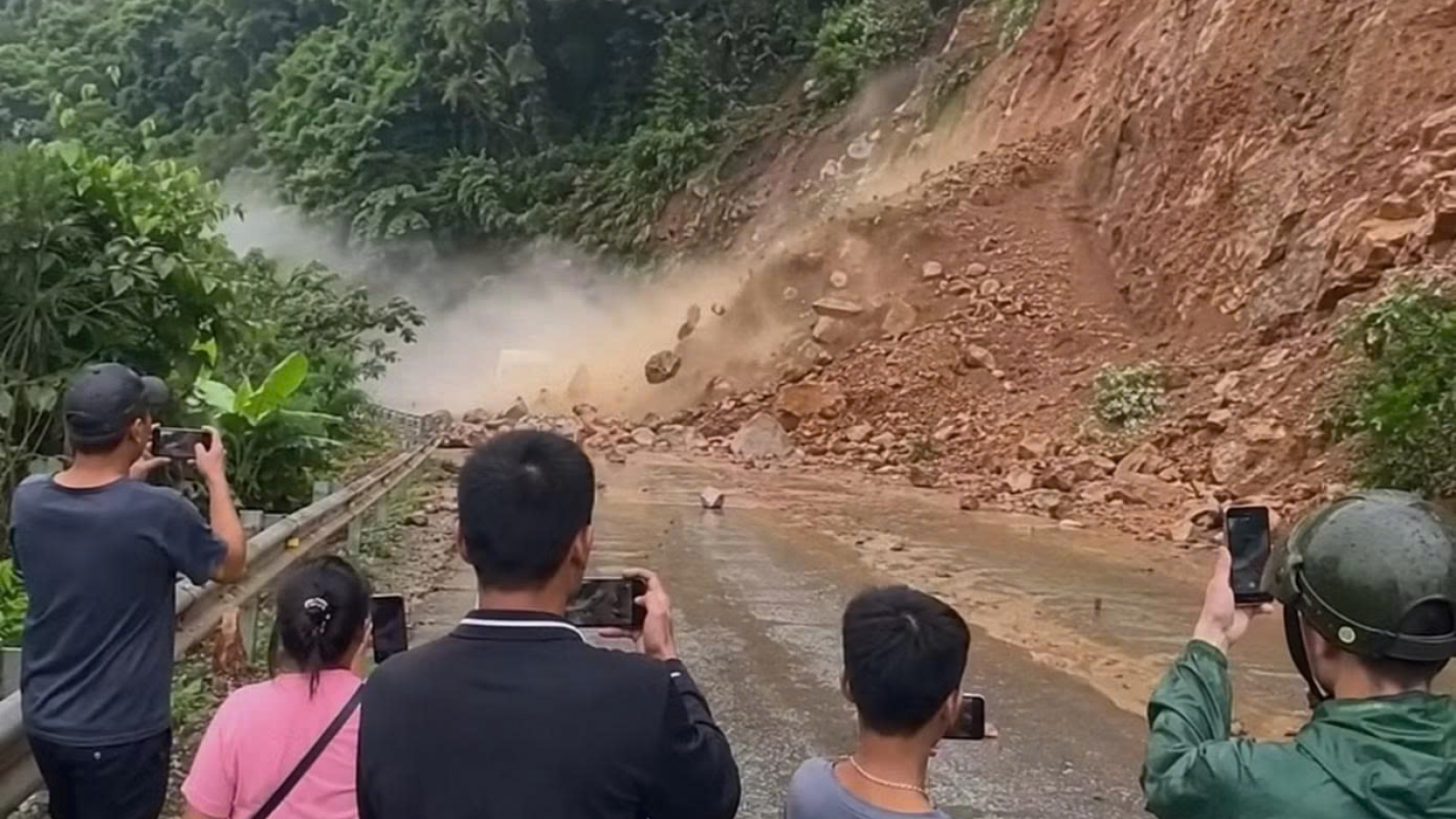 Khi thảm họa thành 'miếng mồi' trên mạng