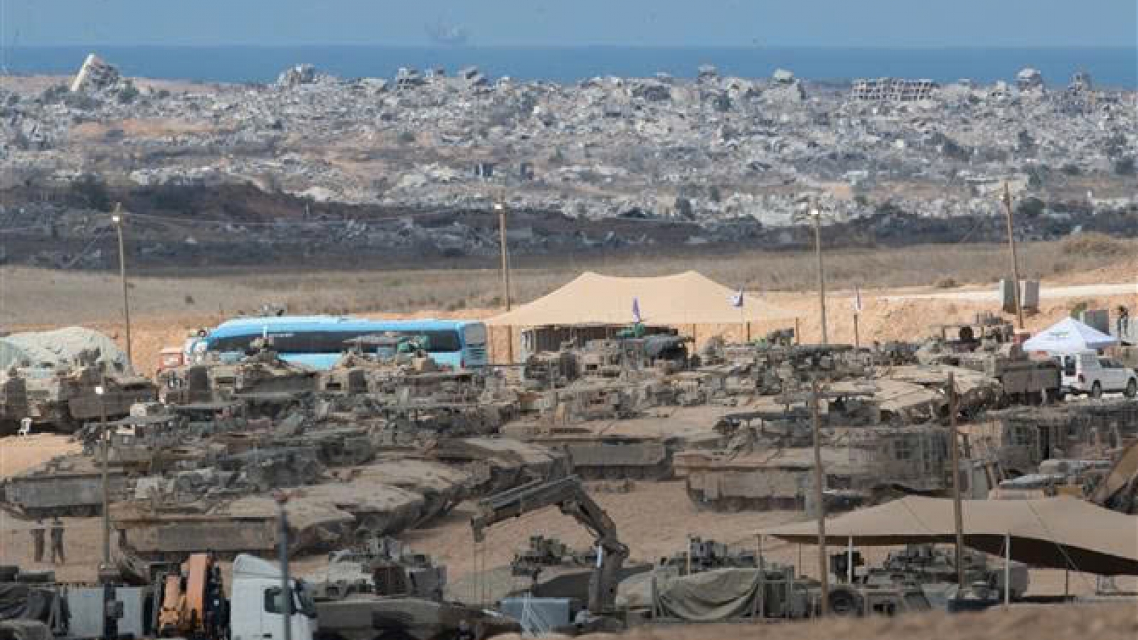Israel xây tường ngăn cách bên trong dải Gaza