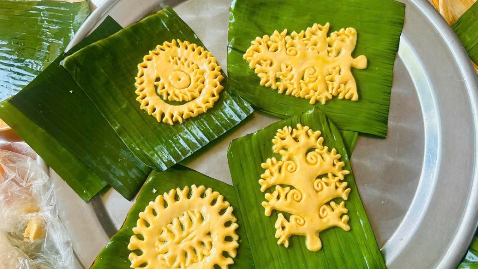 Gắn nhãn cho bánh gừng của người Chăm ở Lâm Đồng
