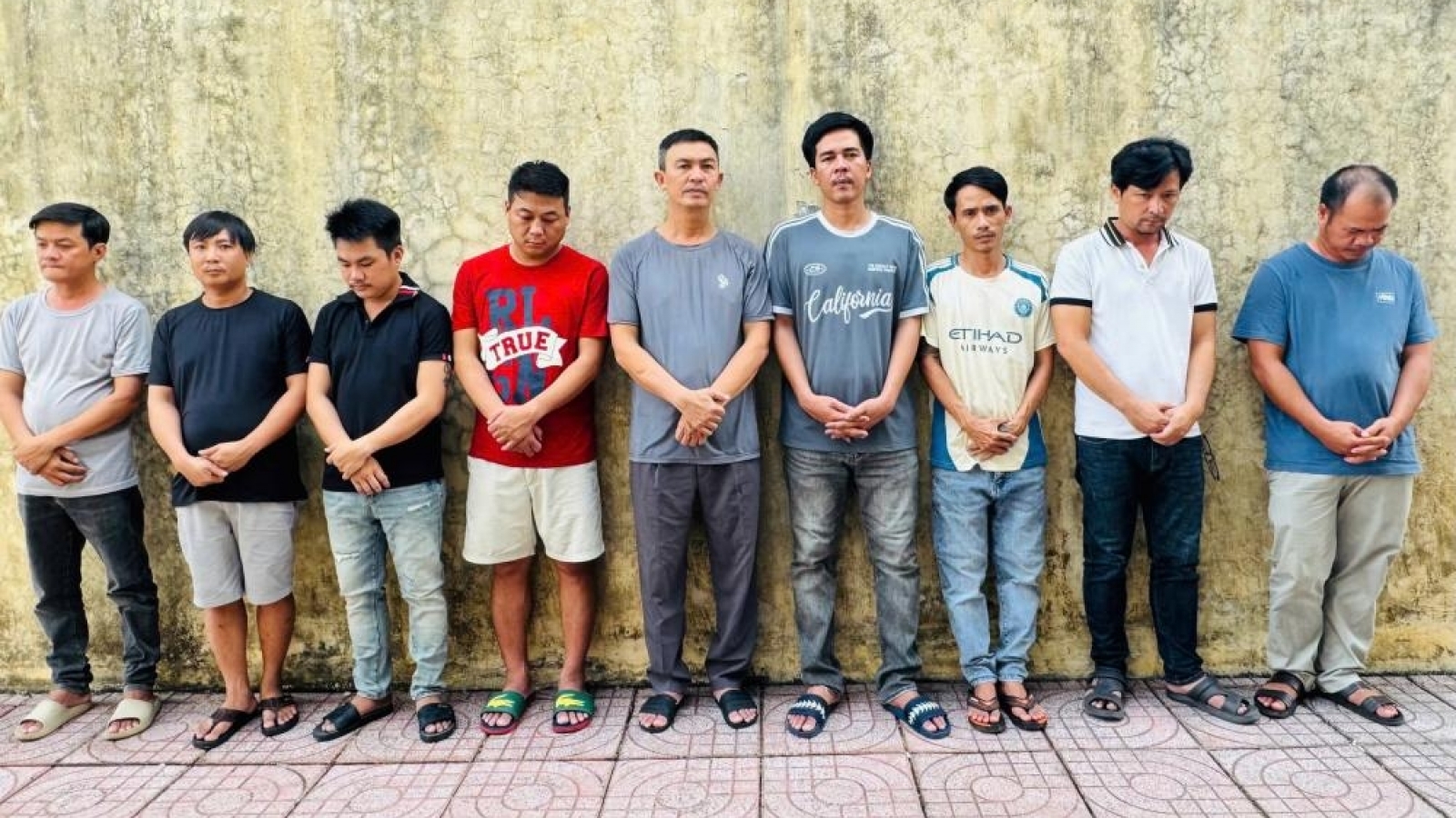 Khởi tố 9 bị can trong đường dây cá độ bóng đá trực tuyến hơn 200 tỷ đồng
