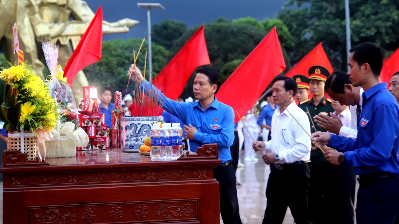 Trang trọng Lễ thắp nến tri ân các anh hùng liệt sĩ tại Đắk Lắk