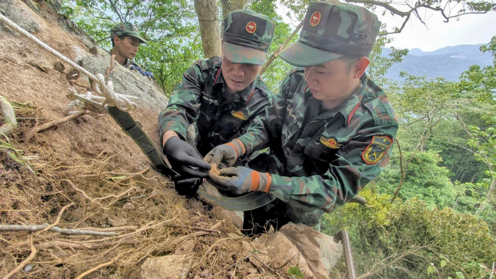 Hành trình tìm đồng đội nơi điểm cao biên giới