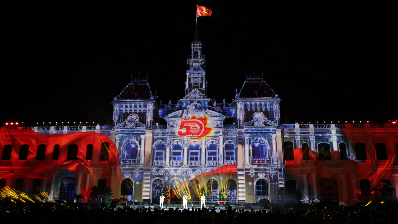 Mãn nhãn trình diễn 3D Mapping chào mừng 50 năm thành phố mang tên Bác