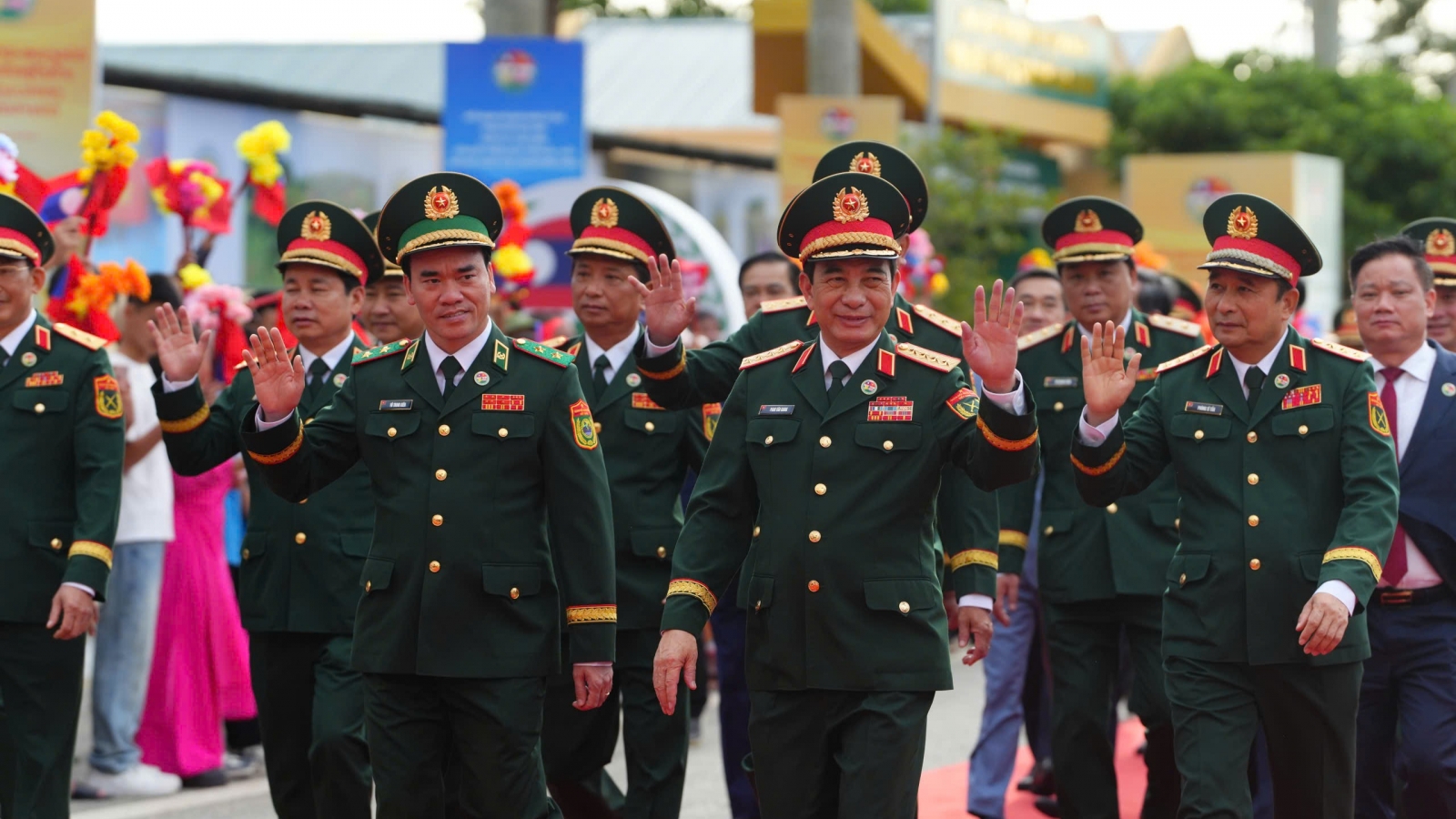 Đại tướng Phan Văn Giang đón đoàn Bộ Quốc phòng Lào dự giao lưu biên giới