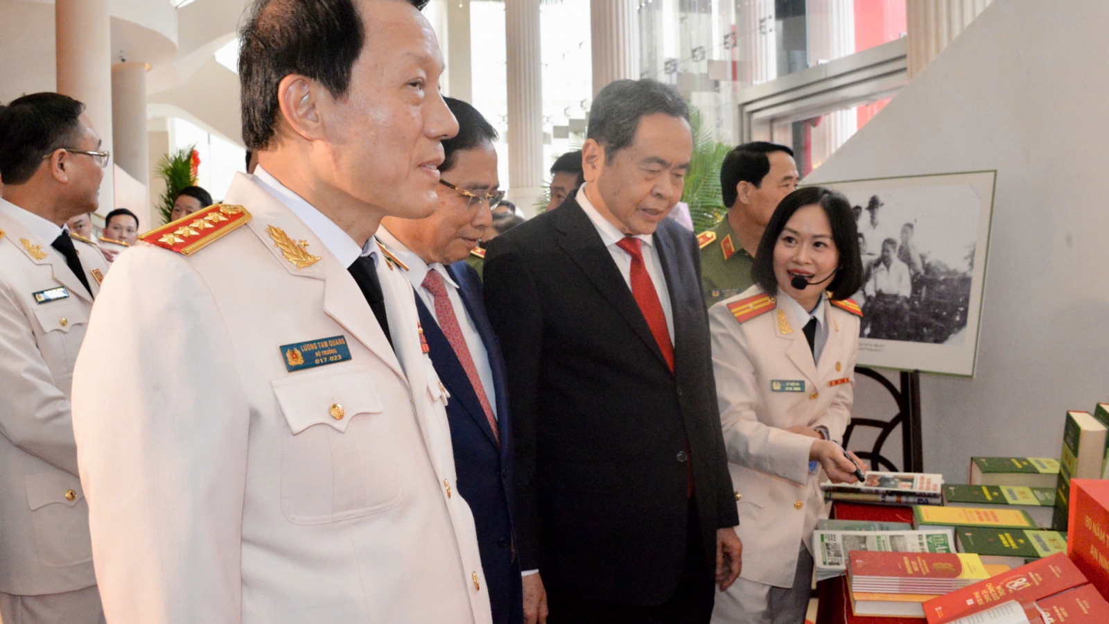 Chủ tịch Quốc hội dự lễ kỷ niệm 80 năm Ngày truyền thống An ninh đối ngoại