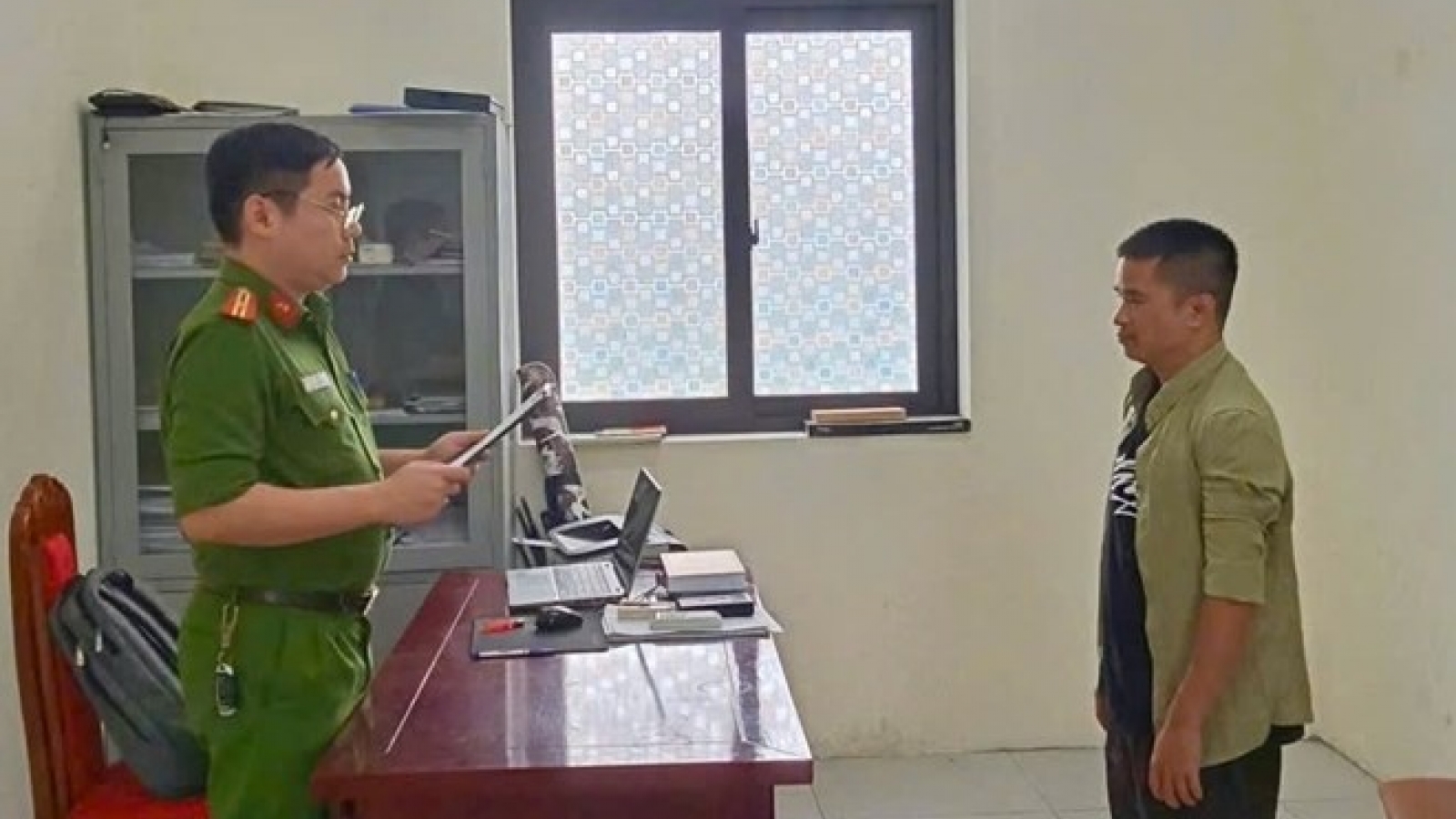 Đâm đối phương vì mâu thuẫn bên bờ ao, người đàn ông ở Hưng Yên bị khởi tố