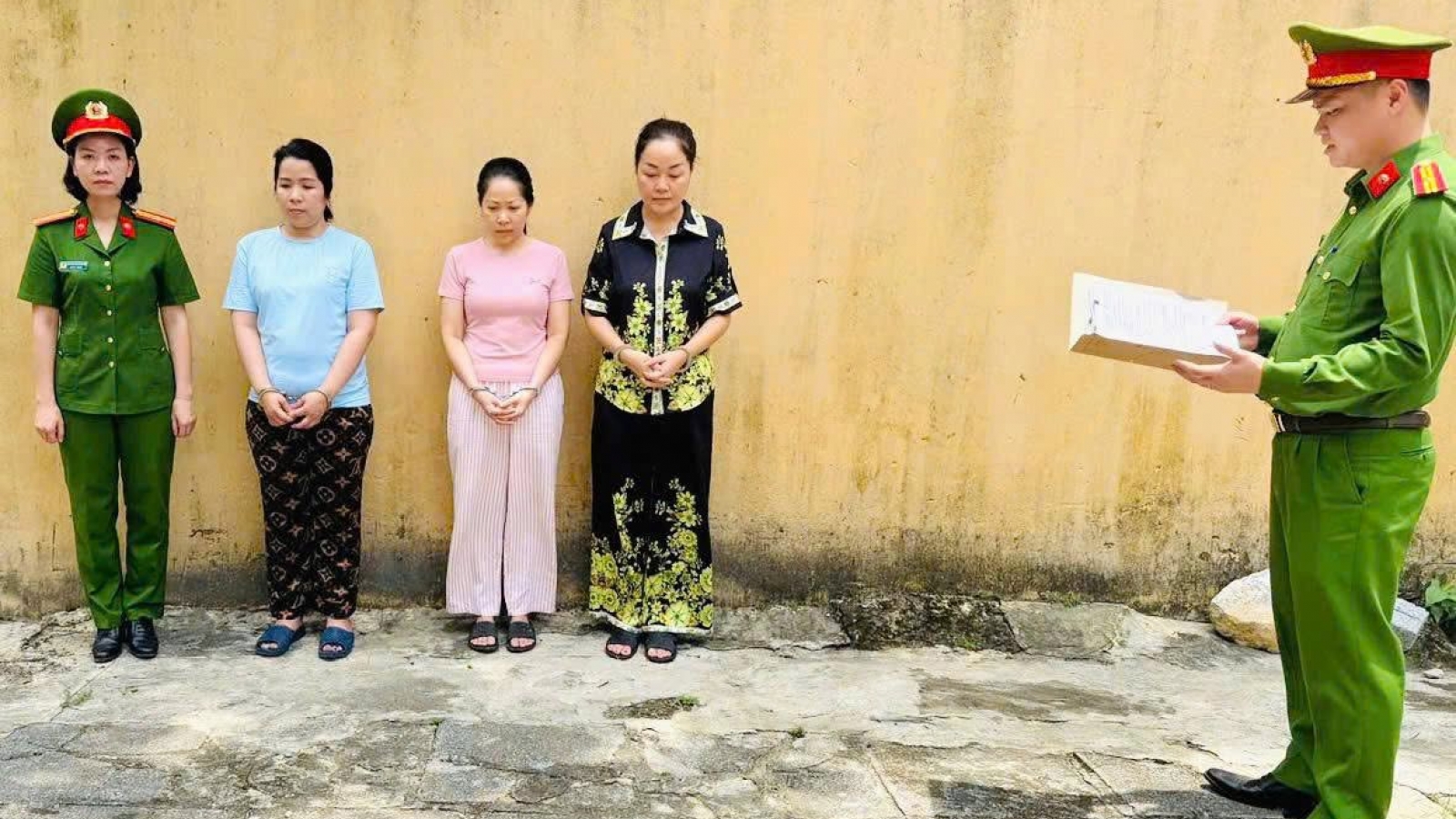 Khởi tố Á hậu Hoàng Thị Thanh Nga liên quan đường dây buôn lậu kim cương
