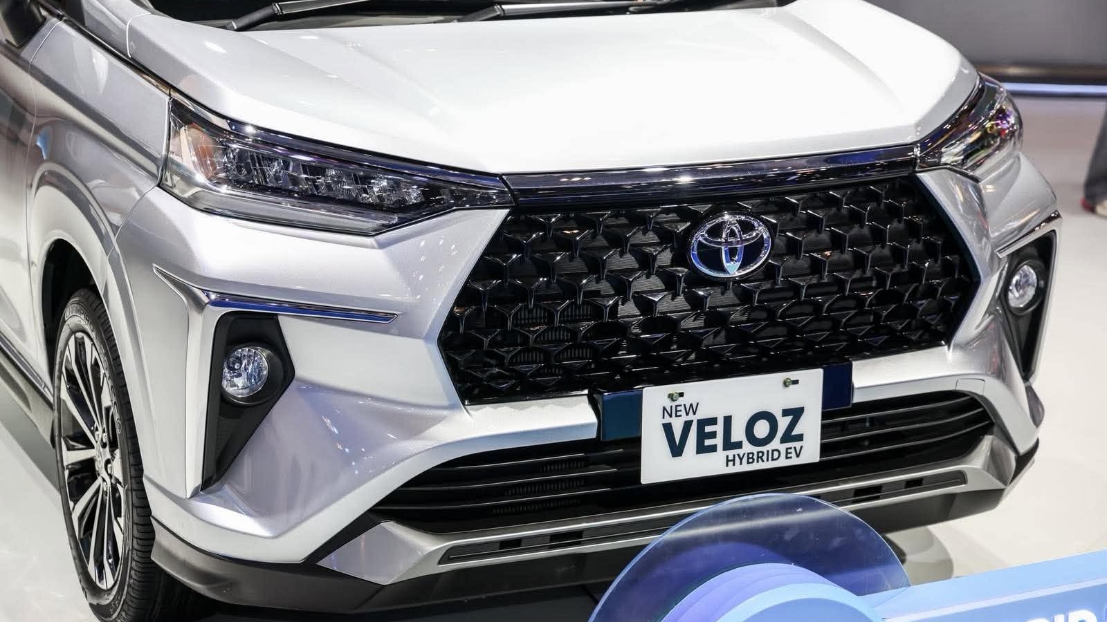 Khám phá Toyota Veloz Hybrid vừa ra mắt tại Indonesia, chờ ngày về Việt Nam