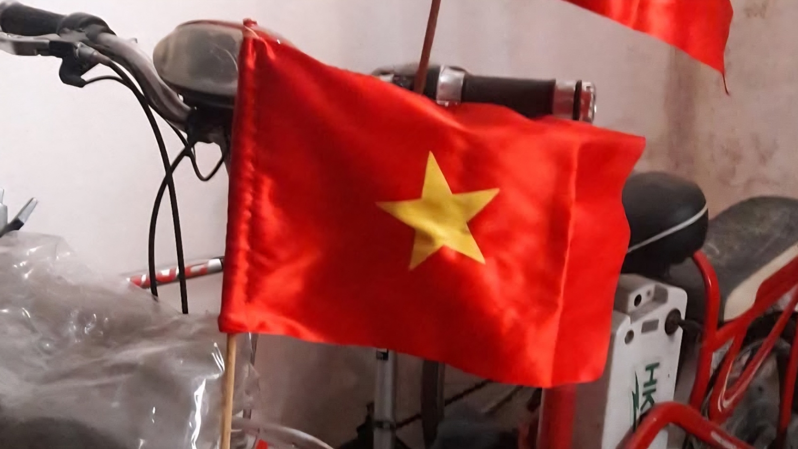Xe bus và quán cafe mùa World Cup: Xem nhiều quen thói, nói nhiều quen mồm
