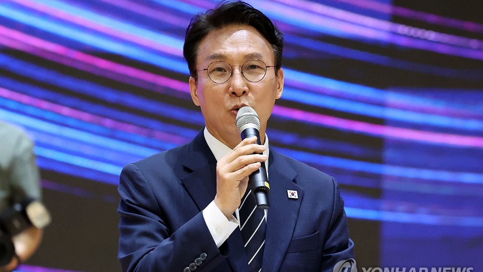 Cựu Thủ tướng Hàn Quốc Kim Min-seok ứng cử chức lãnh đạo đảng Dân chủ cầm quyền