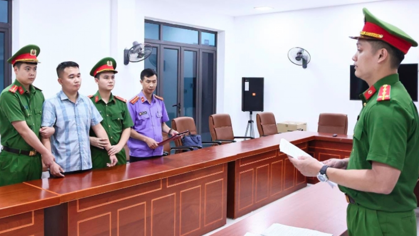 Nóng 24h ngày 7/7: Bắt khẩn cấp giáo viên trường chuyên, soát bài thi 10 điểm Toán