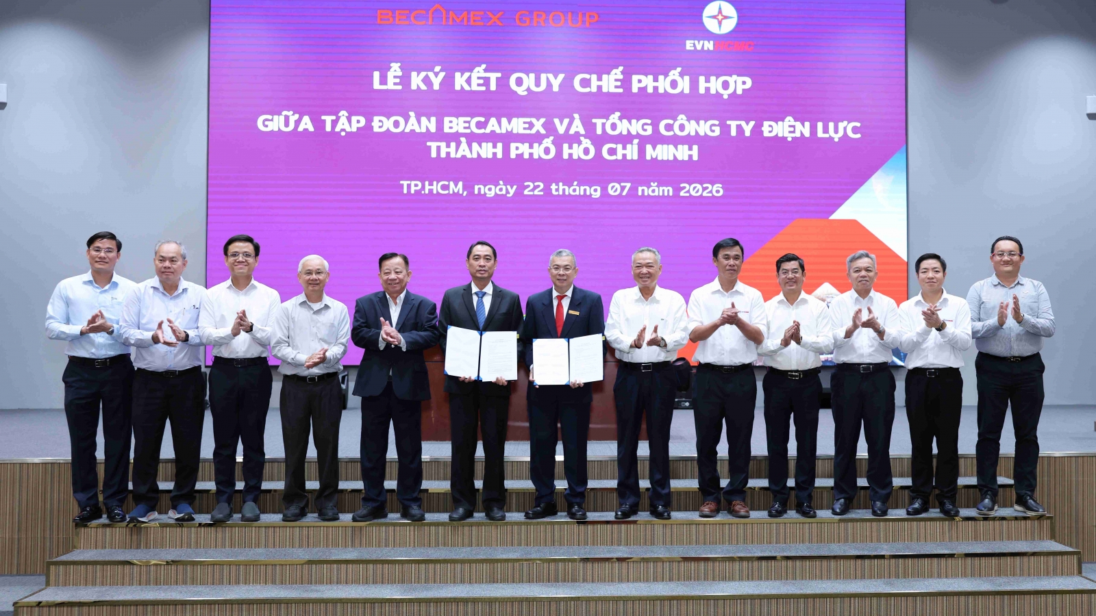 EVNHCMC và Becamex ký kết phối hợp trong công tác vận hành, đầu tư lưới điện