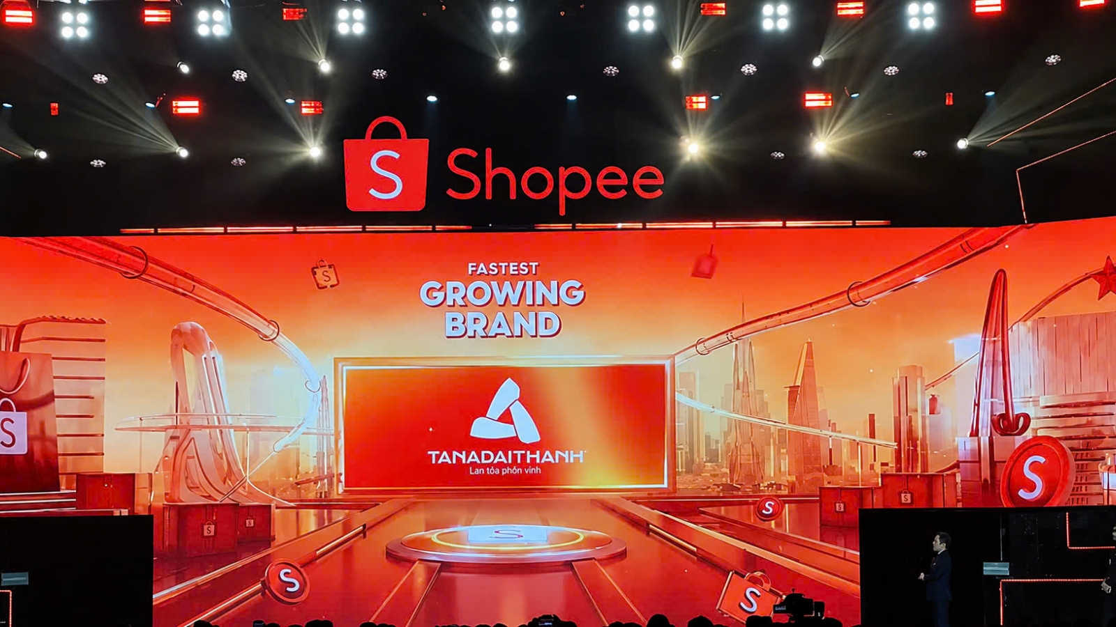 Tập đoàn Tân Á Đại Thành được Shopee vinh danh “Fastest Growing Brand 2026”