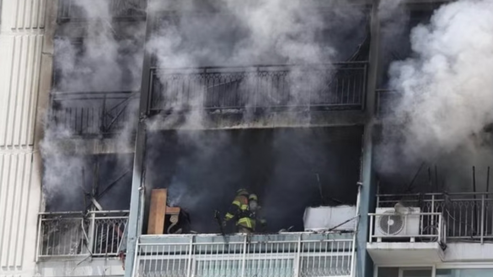 RoK firefighters rescue Vietnamese toddler from apartment fire