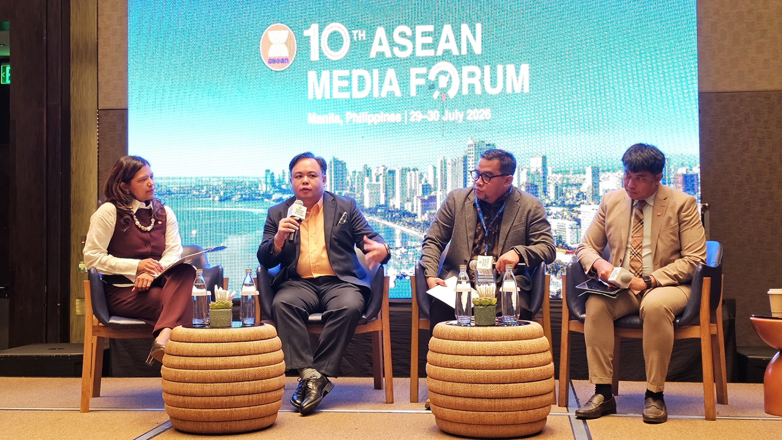 Truyền thông ASEAN trước thử thách kép của AI và tin giả