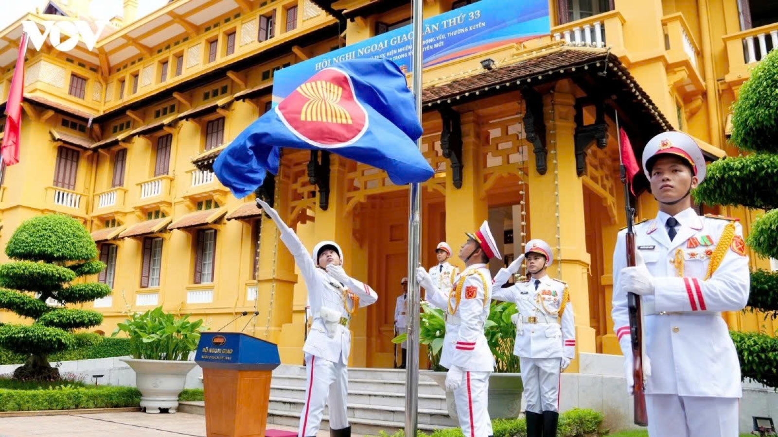 Flag-raising ceremony in Hanoi marks ASEAN's 59th founding anniversary