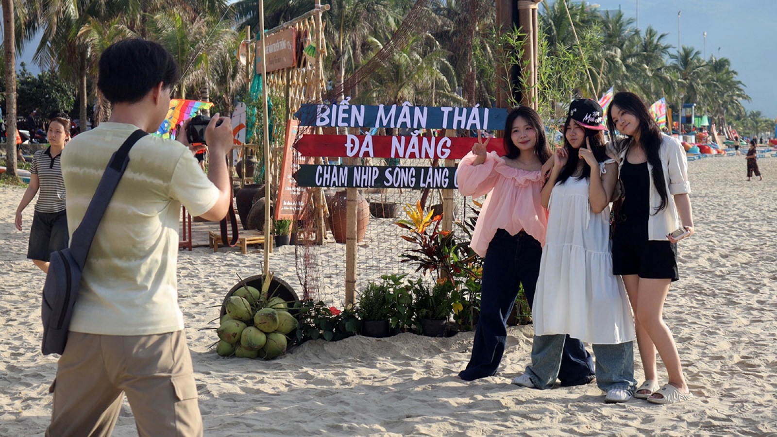 Trải nghiệm “Đón nhịp chợ cá bình minh” tại bãi biển Mân Thái, Đà Nẵng
