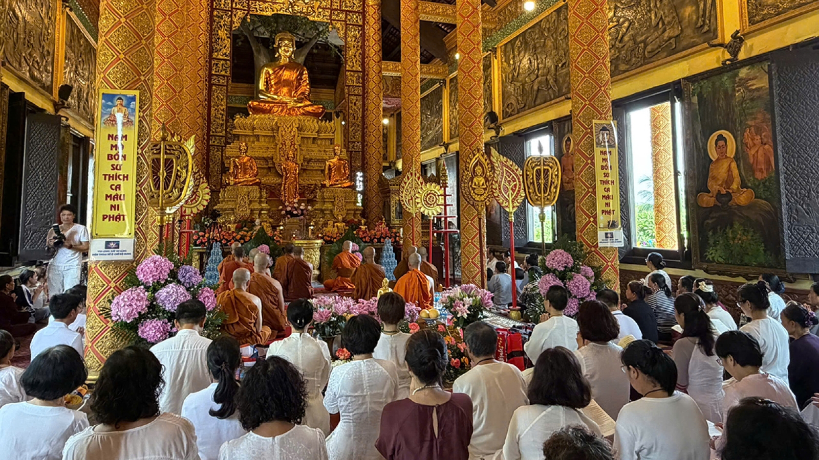 Đồng bào Khmer tổ chức lễ dâng y tắm mưa và cầu siêu cho các anh hùng liệt sĩ