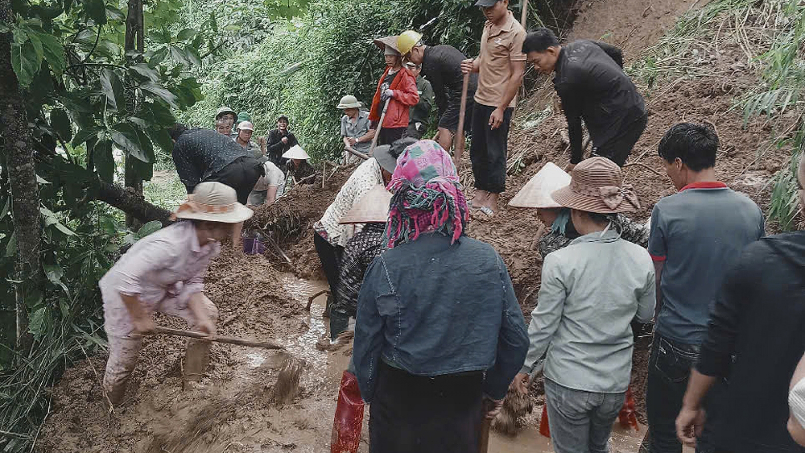 Dự báo mưa lớn, vùng cao Lào Cai khẩn trương ứng phó nguy cơ lũ quét, sạt lở