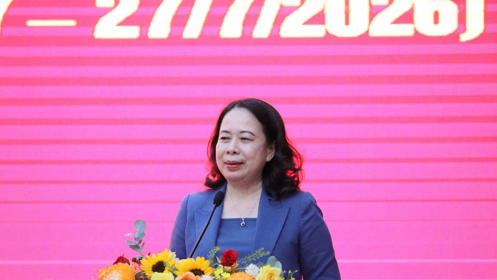 Phó Chủ tịch nước Võ Thị Ánh Xuân thăm, tặng quà người có công tại Khánh Hòa
