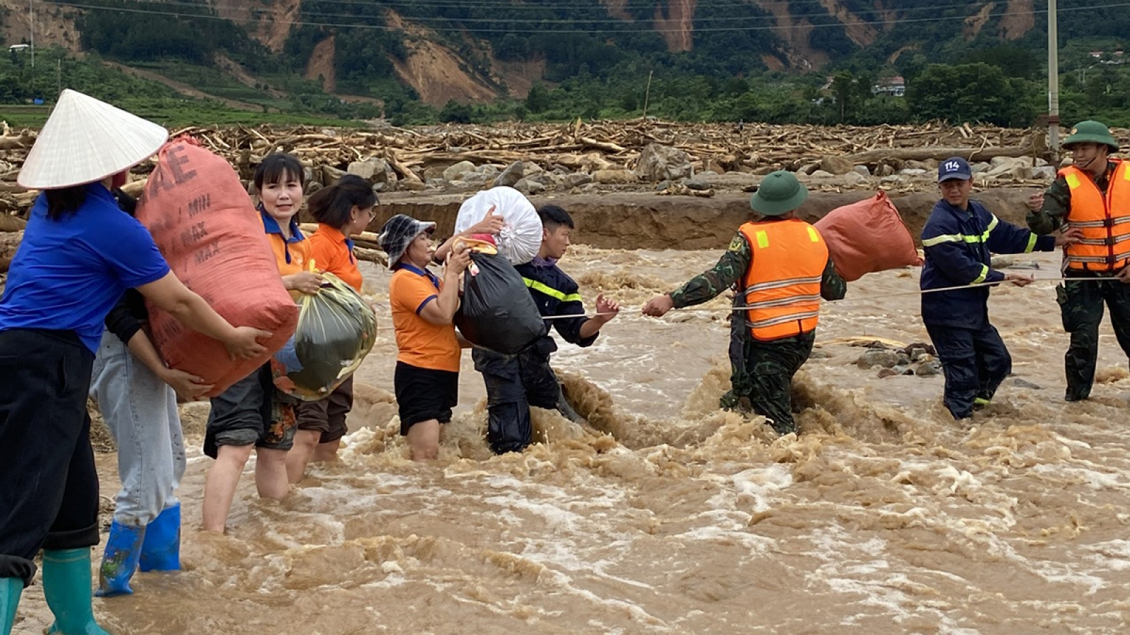Bài học từ Mường Than: Khi ứng phó thiên tai là “mệnh lệnh chiến đấu”