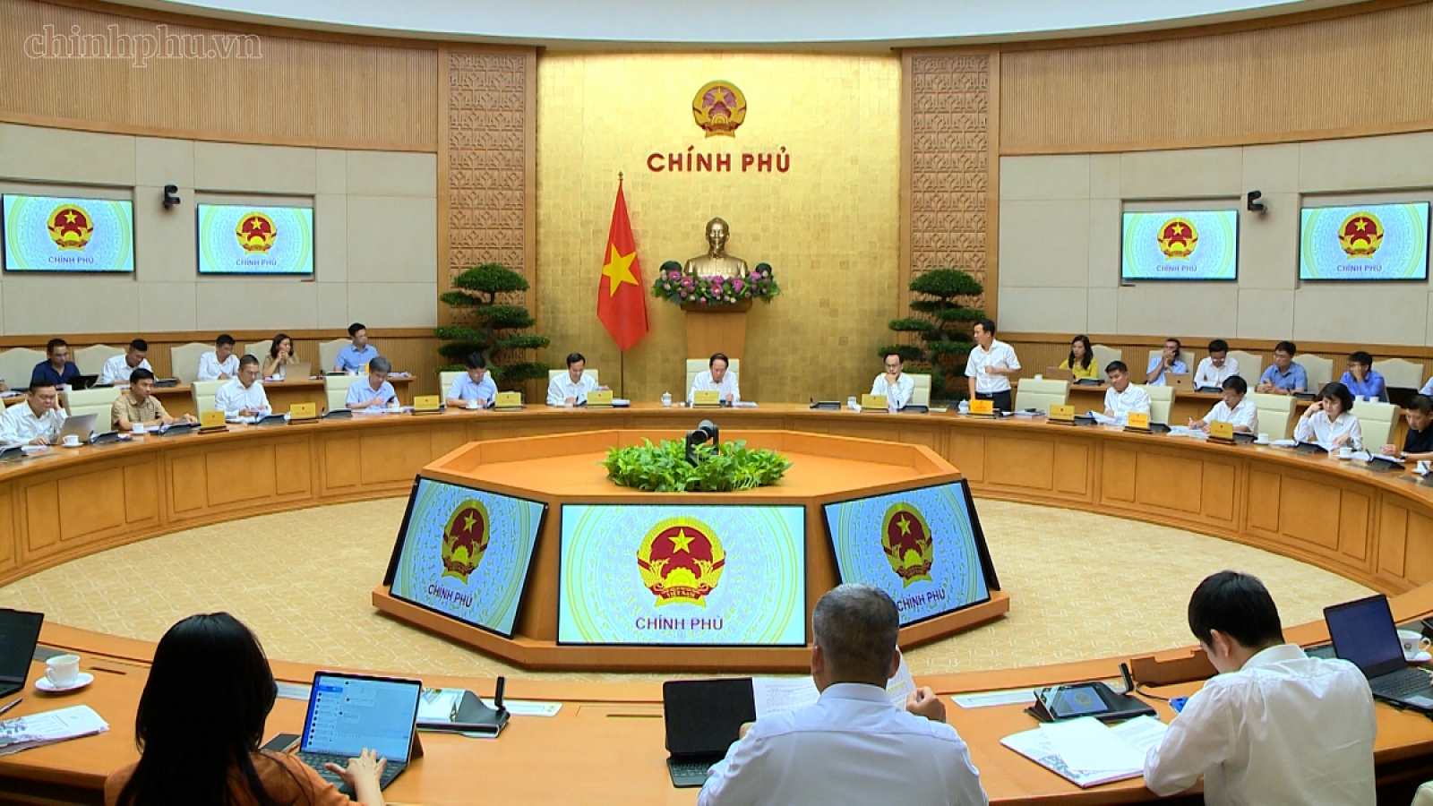 Khẩn trương hoàn thiện dự thảo để ban hành nghị định về đại học quốc gia
