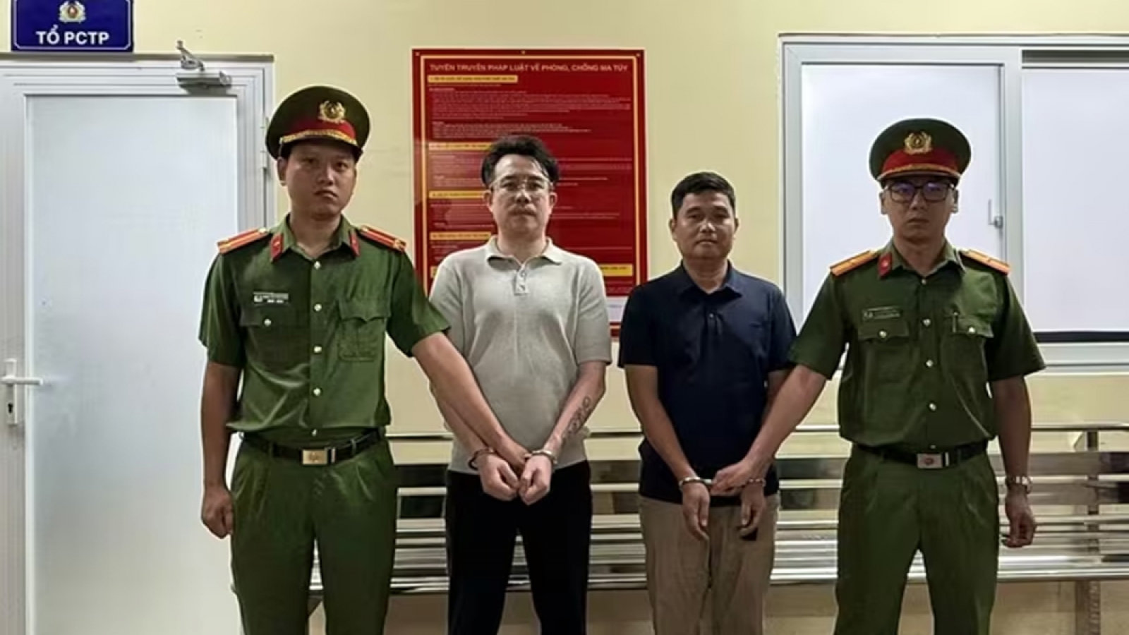 Bắt khẩn cấp 2 tài xế ô tô xô xát, gây náo loạn trung tâm TP.HCM