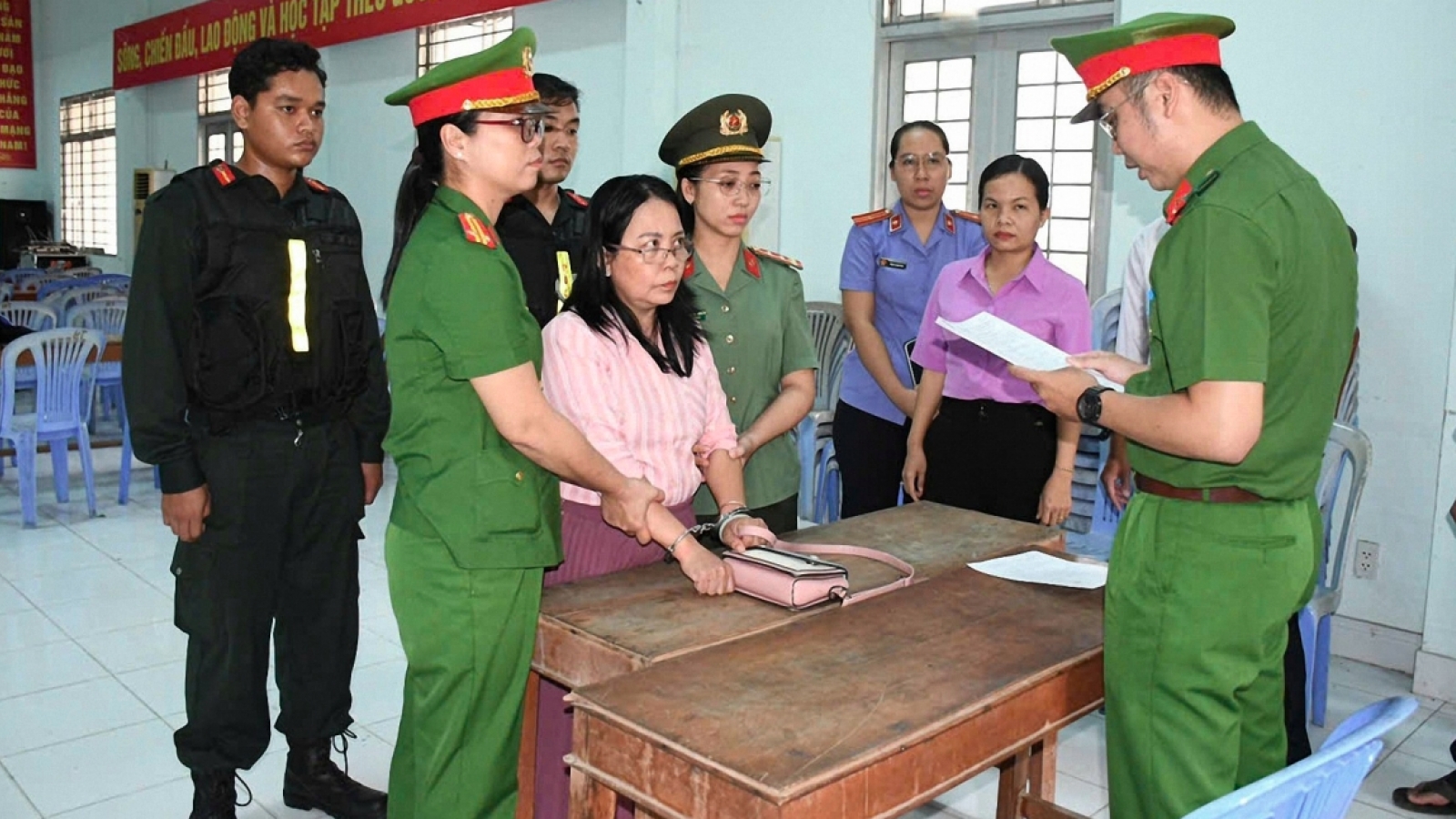 Nóng 24h ngày 18/7: Khởi tố người phụ nữ từng lĩnh án tham ô vì đăng tin sai sự thật