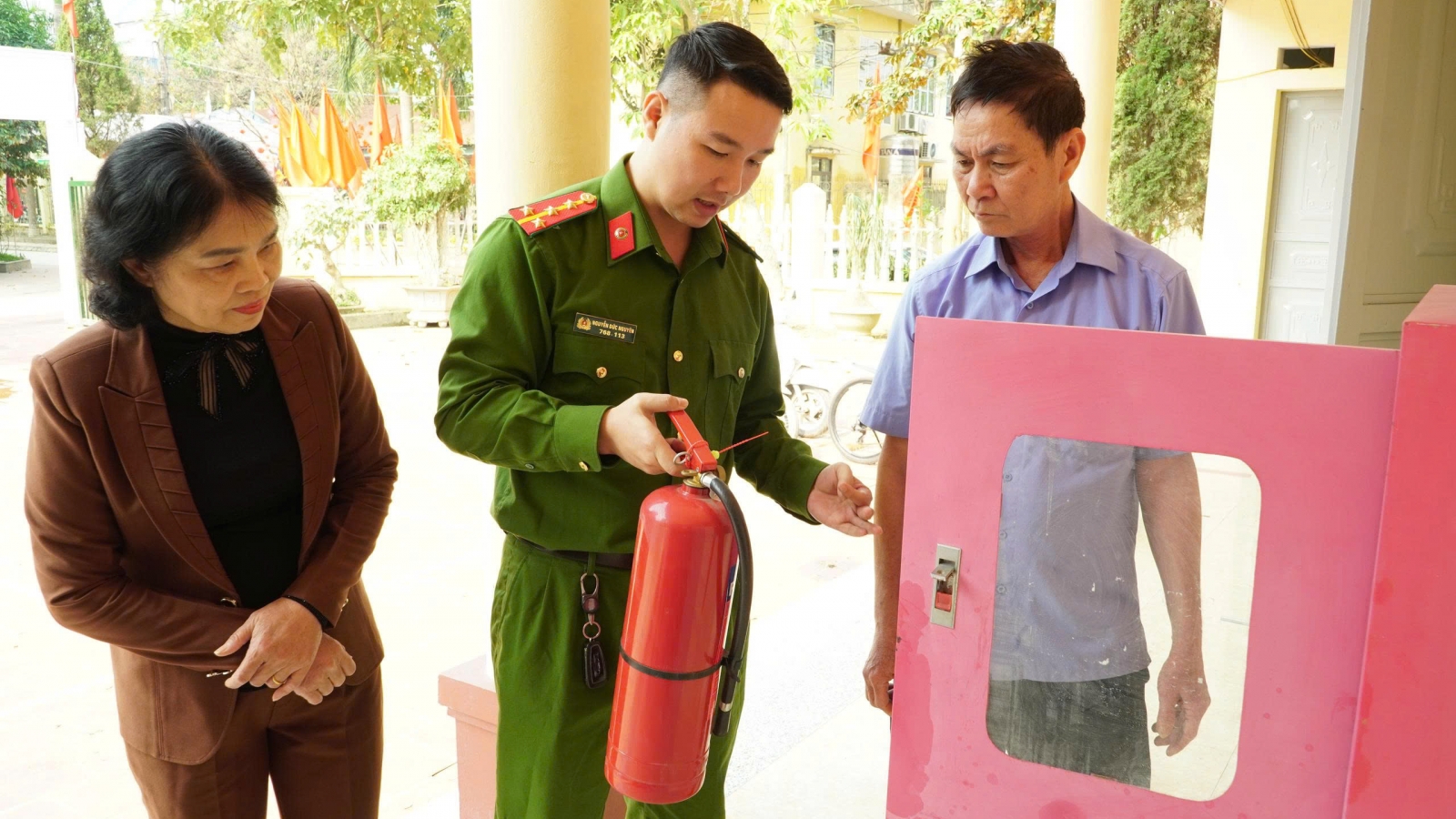 Bộ Nội vụ chốt chế độ cho người hoạt động không chuyên trách nghỉ việc