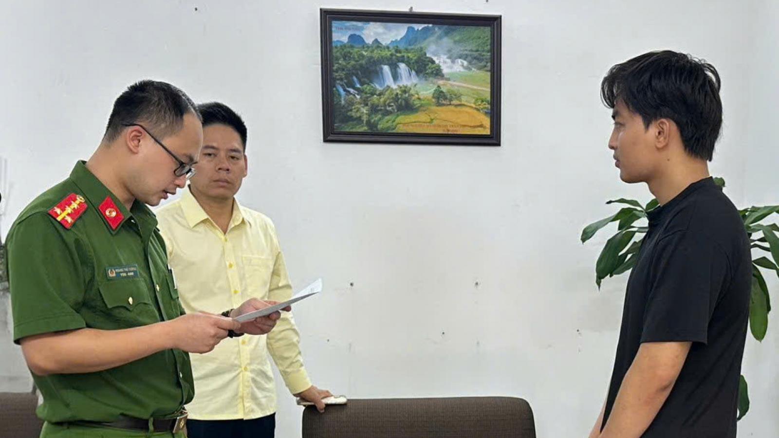 Cao Bằng phát hiện cơ sở sản xuất trà giả quy mô lớn, khởi tố 1 bị can