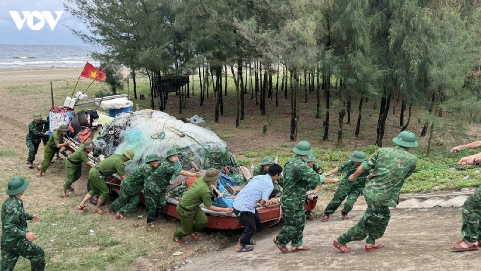 Toàn quân chủ động ứng phó bão Noul, sẵn sàng lực lượng cứu hộ cứu nạn