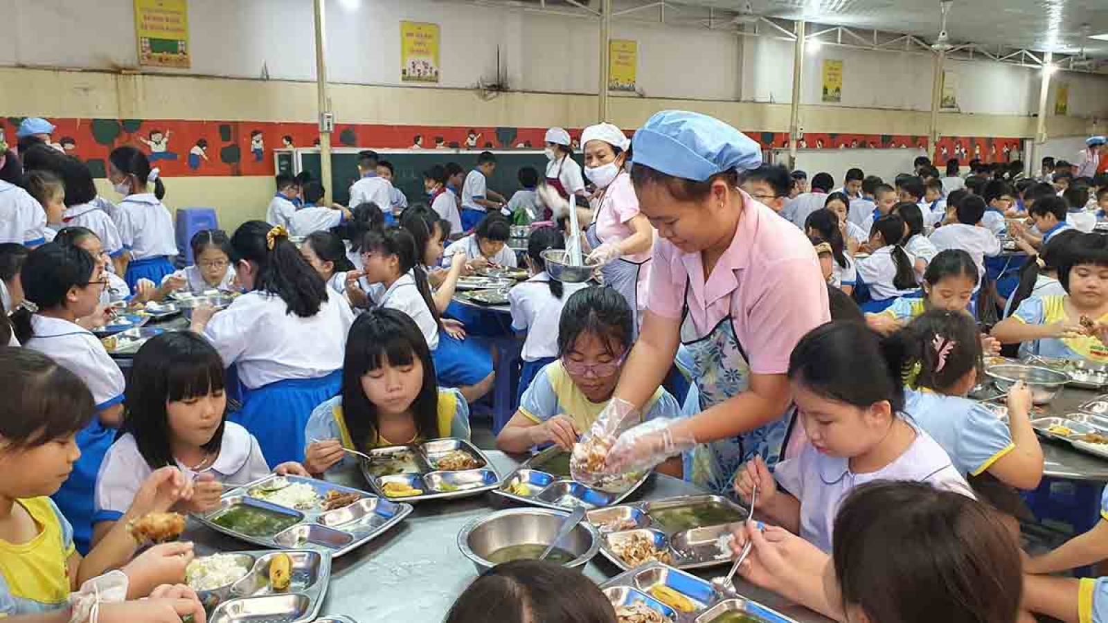 Hà Nội sẽ hỗ trợ bữa ăn bán trú cho học sinh tiểu học mức 40.000 đồng/ngày