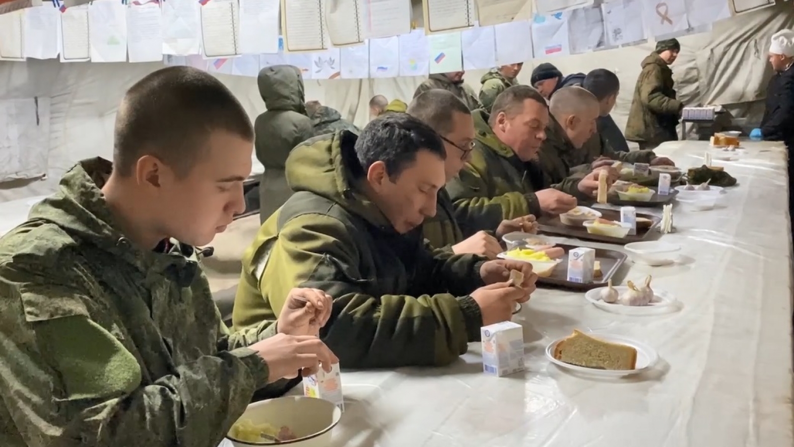 Căng-tin dã chiến của lính Nga trên chiến trường Ukraine