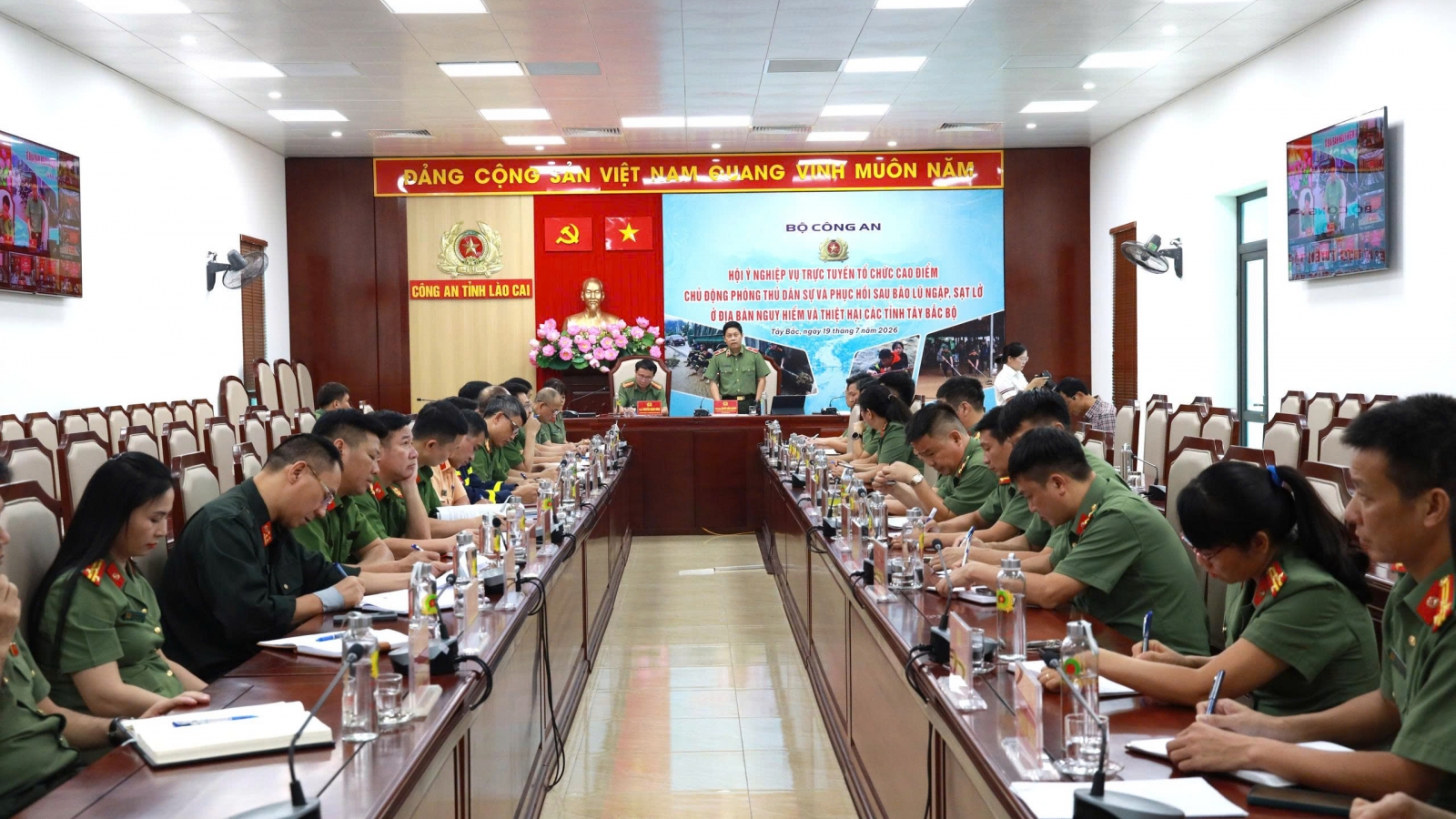 Bộ Công an chỉ đạo chủ động phòng thủ dân sự, khắc phục hậu quả mưa lũ tại Tây Bắc