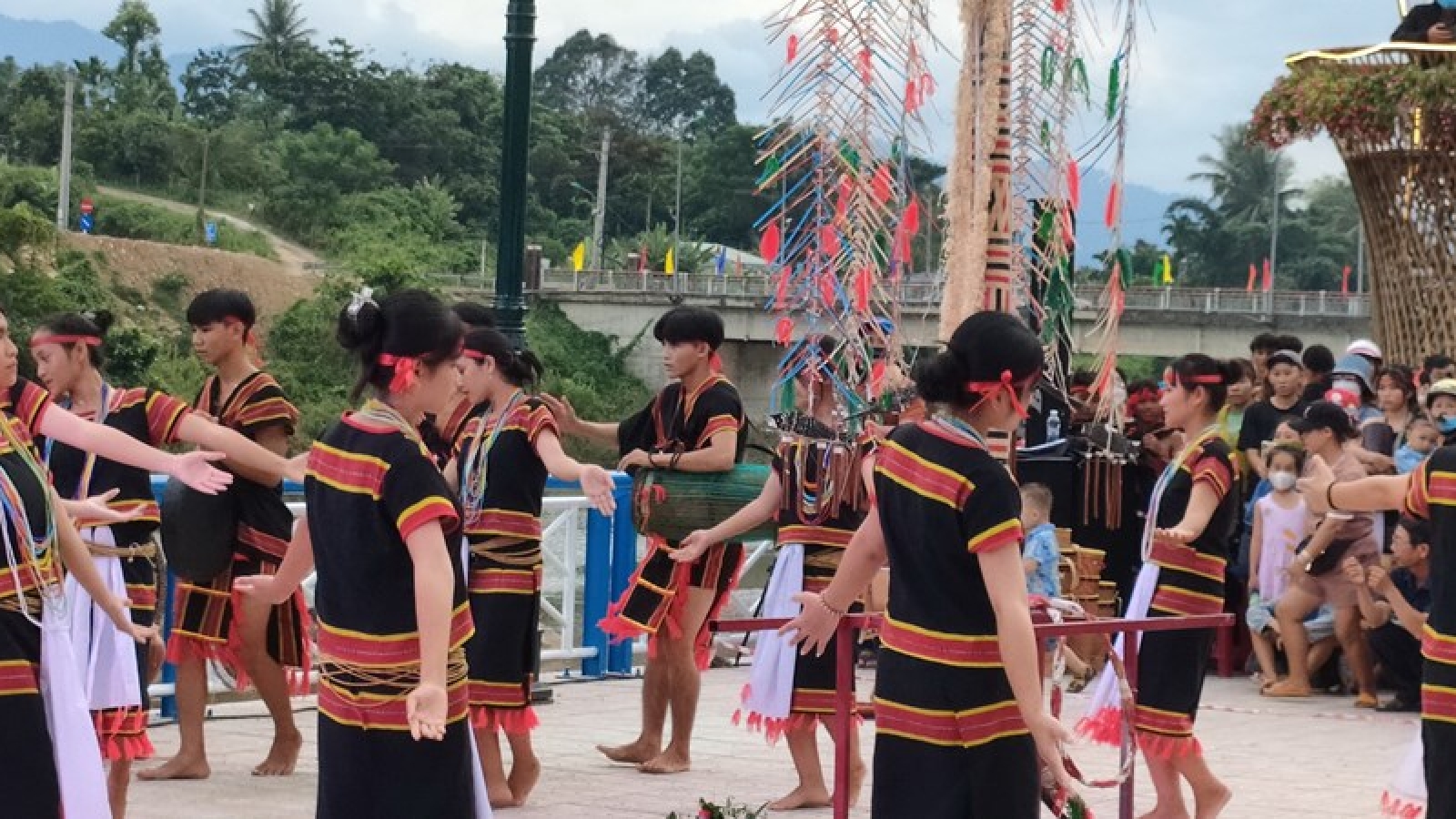 Cơ chế, chính sách bảo tồn, phát huy văn hóa truyền thống các dân tộc thiểu số
