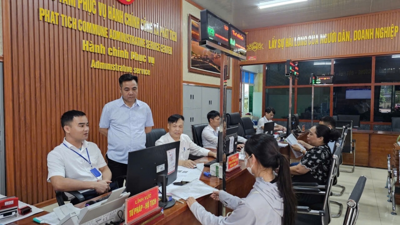 Đổi mới quản trị, nâng chất lượng dịch vụ công bằng chuyển đổi số