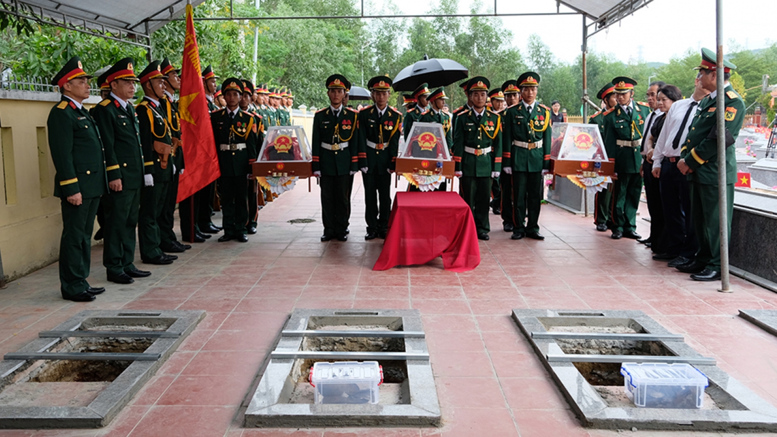 Đà Nẵng truy điệu, an táng 5 hài cốt liệt sĩ ở hang Đá Sập, xã Hà Nha