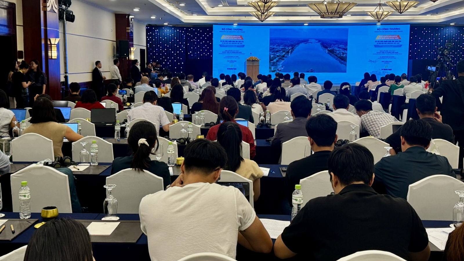 Chuỗi cung ứng toàn cầu tái cấu trúc là cơ hội mới cho logistics Việt Nam