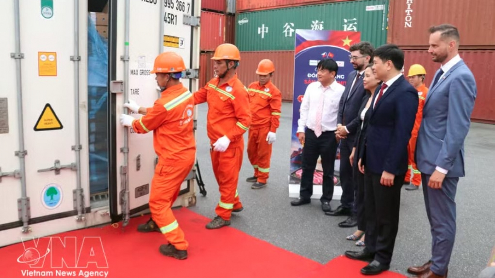 First Czech pork shipment officially enters Vietnamese market