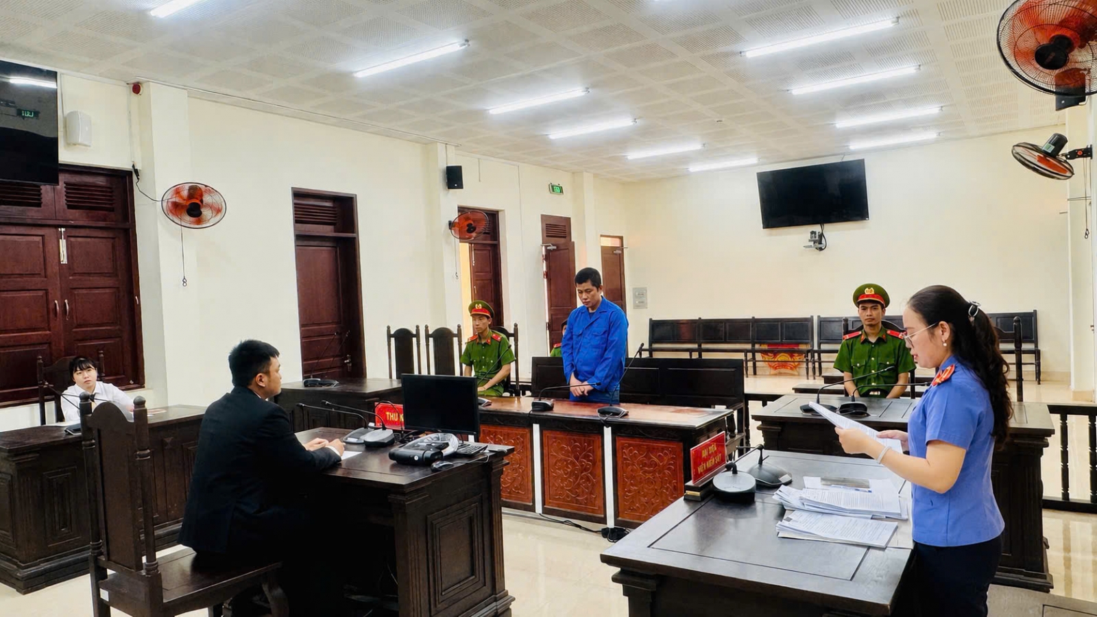 Đánh đập con 7 tuổi vì bán vé số không đủ tiền, người cha bị tuyên phạt 3 năm tù