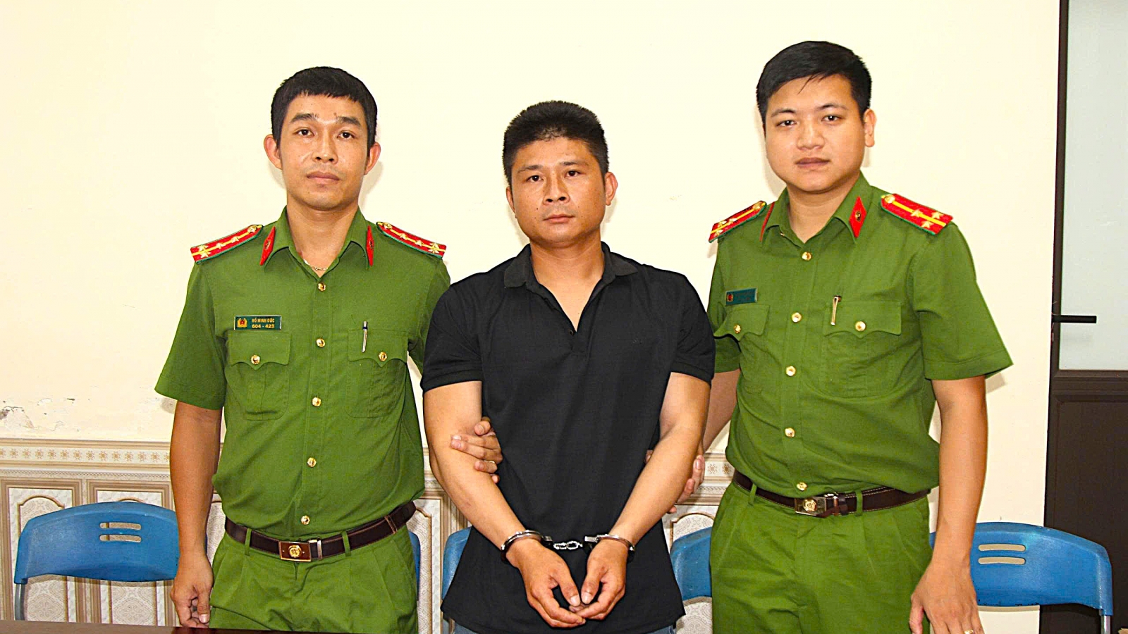 Vận động 2 đối tượng truy nã ra đầu thú, trong đó có 1 đối tượng lẩn trốn tại Lào