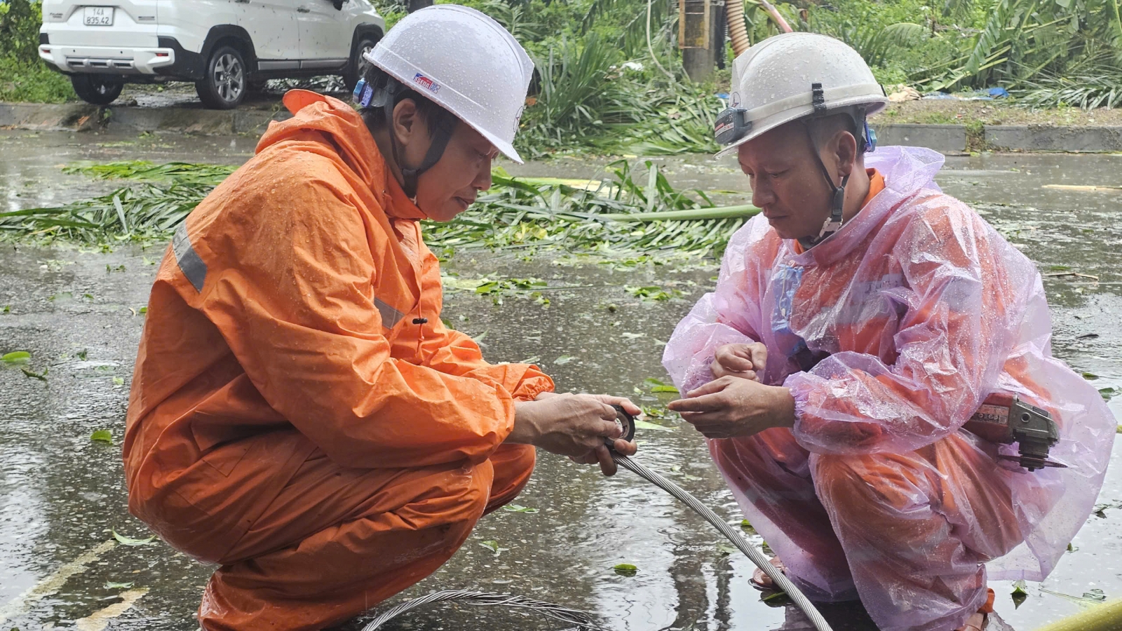Quảng Ninh phấn đấu cấp lại điện cho 90% hộ dân tại khu vực Móng Cái trong tối nay