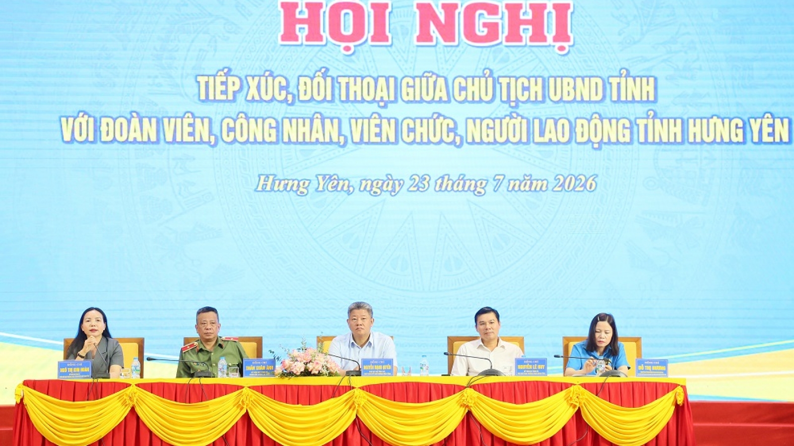 Chủ tịch tỉnh Hưng Yên đối thoại với công nhân, giải quyết các kiến nghị