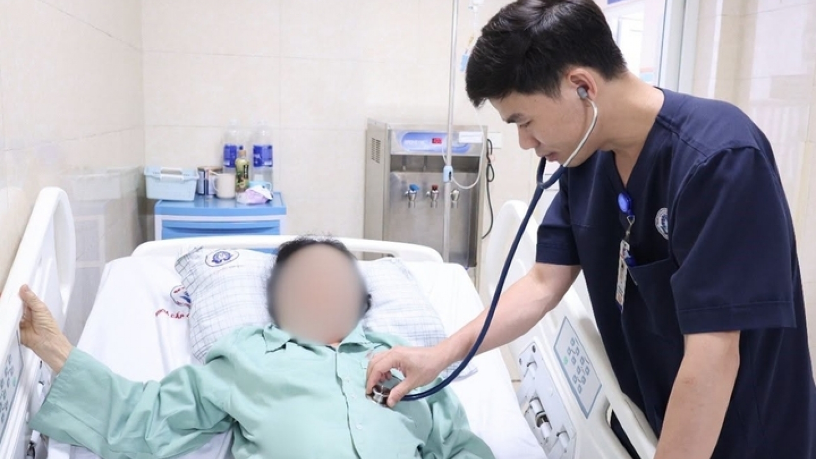 Sai lầm tại nhà khi cụ bà bị đột quỵ, nguy cơ liệt suốt đời