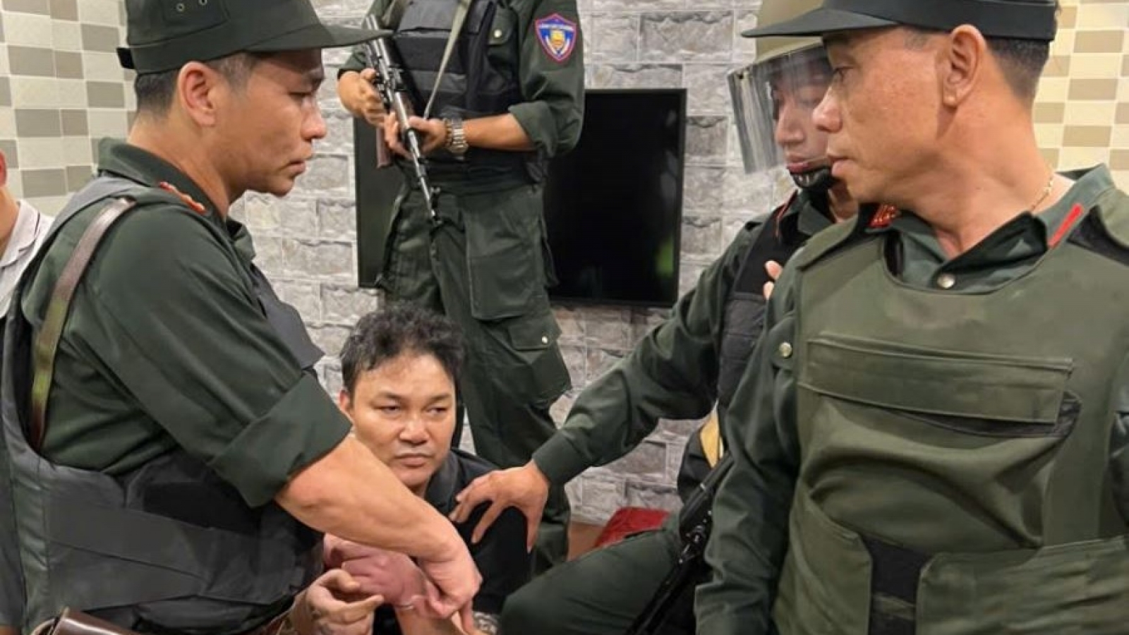 Bắt Dũng "Mắm", đối tượng bị truy nã đặc biệt nguy hiểm
