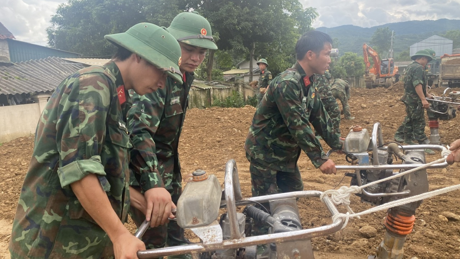 Mệnh lệnh ngày 2/9: Bộ đội thần tốc dựng mái ấm cho đồng bào rốn lũ Mường Than