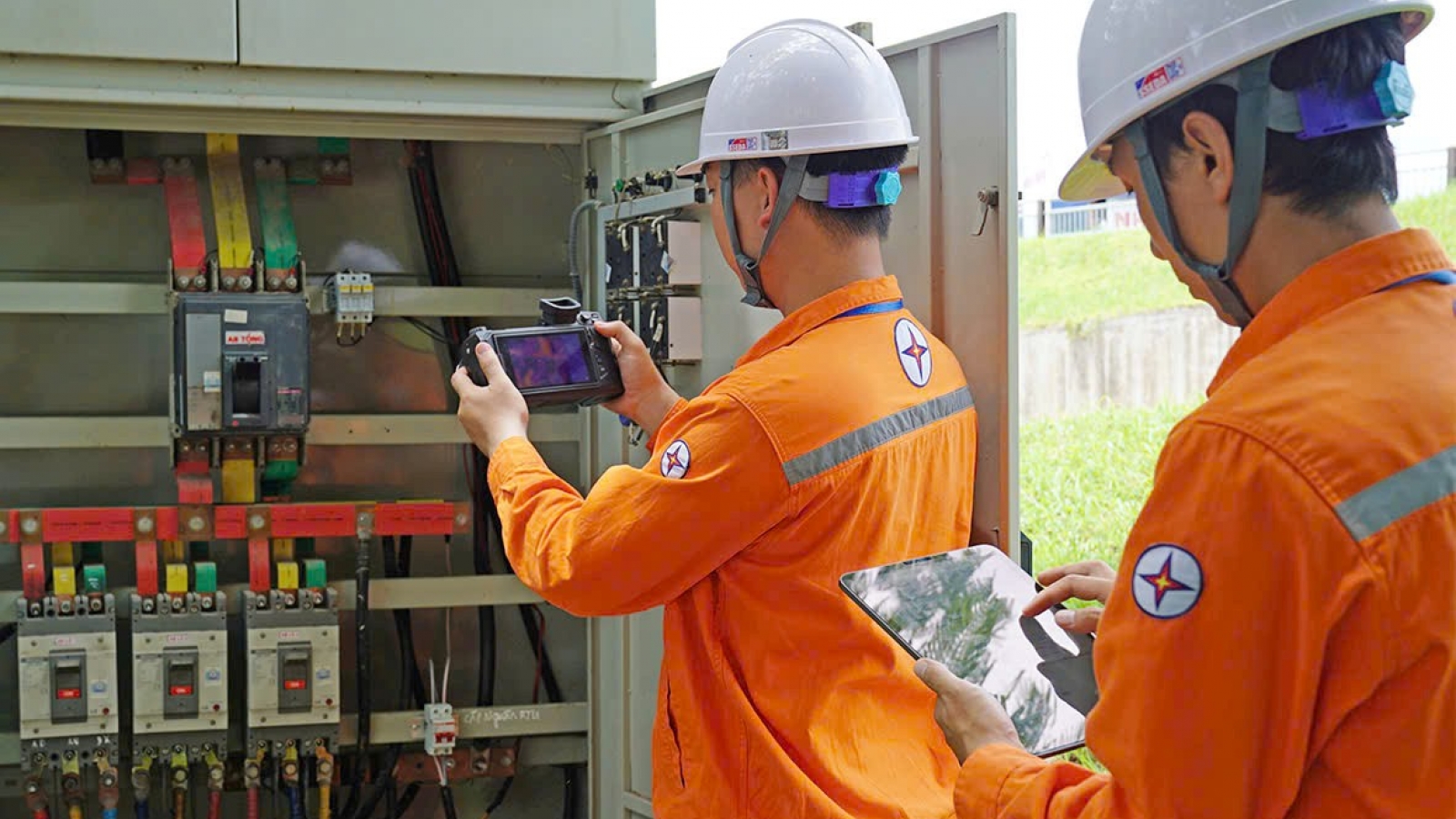 Công nghệ số giúp EVNNPC kéo giảm tổn thất điện năng