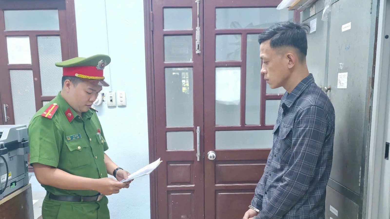 Bắt tạm giam nhân viên giao hàng chiếm đoạt hơn 99 triệu đồng của chủ đại lý gas
