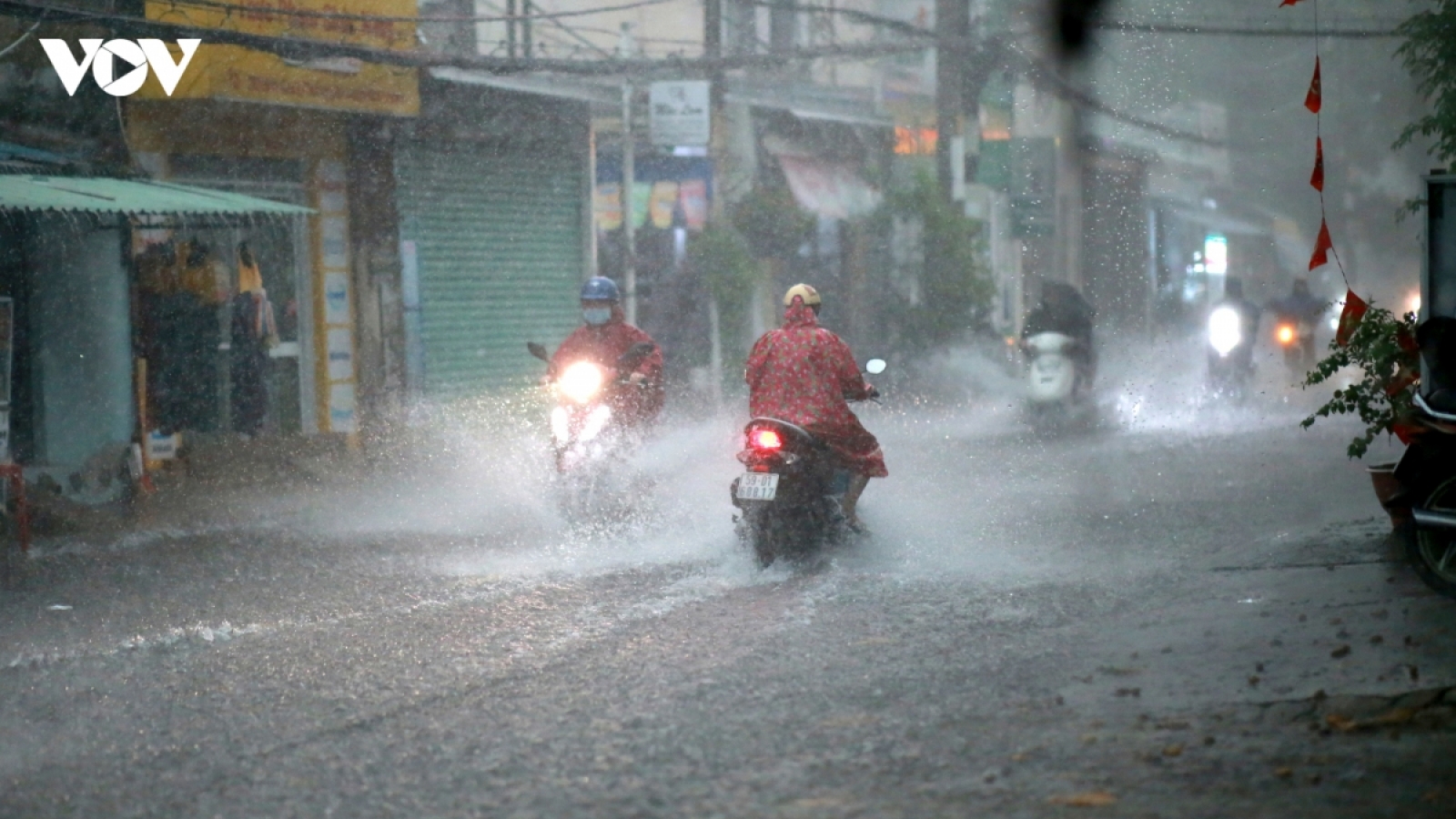 Gió mùa Tây Nam gây mưa lớn và thời tiết cực đoan cho cao nguyên Trung và Nam Bộ