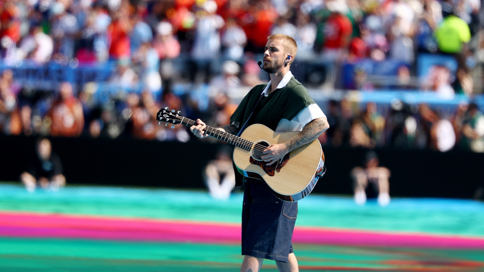 Justin Bieber và lựa chọn ngược dòng giữa sân khấu World Cup